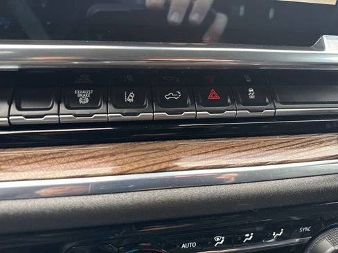 Used 2024 Chevrolet Silverado 3500 LT w/ Convenience Package image 21