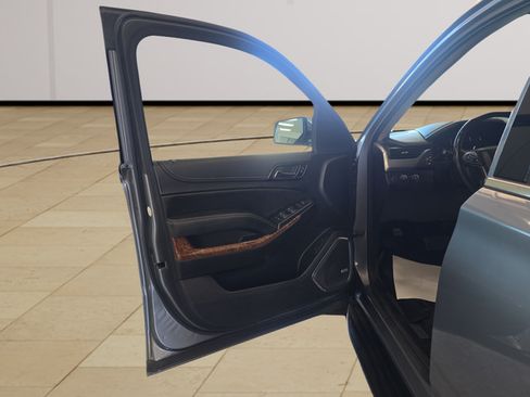 Used 2019 Chevrolet Suburban Premier AWD/4WD image 10