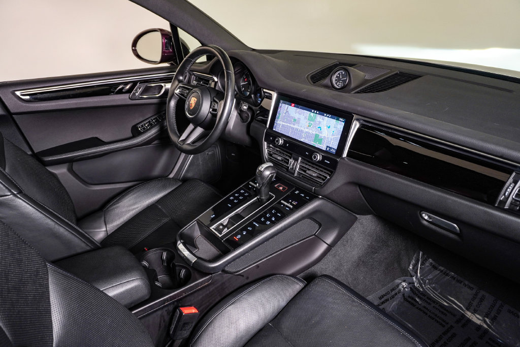 Certified 2023 Porsche Macan Turbo AWD/4WD image 14