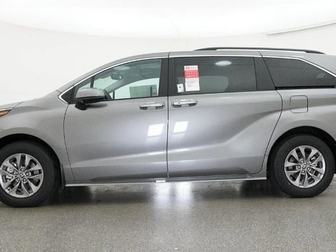 New 2026 Toyota Sienna XLE image 19