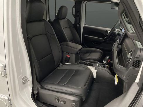 New 2025 Jeep Wrangler Sahara w/ Technology Group image 31
