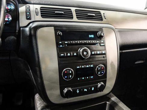 Used 2013 Chevrolet Avalanche LT w/ Suspension Package, Off-Road image 27