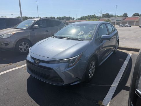Used 2026 Toyota Corolla LE FWD image 3