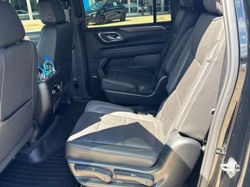Used 2023 Chevrolet Suburban High Country w/ Max Trailering Package AWD/4WD image 4