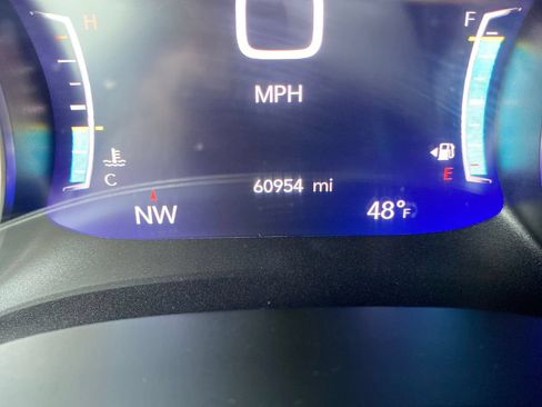 Used 2023 Chrysler Pacifica Touring-L FWD image 17