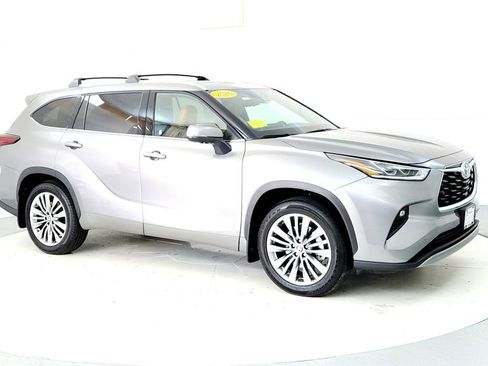 Certified 2026 Toyota Highlander Platinum AWD/4WD image 7