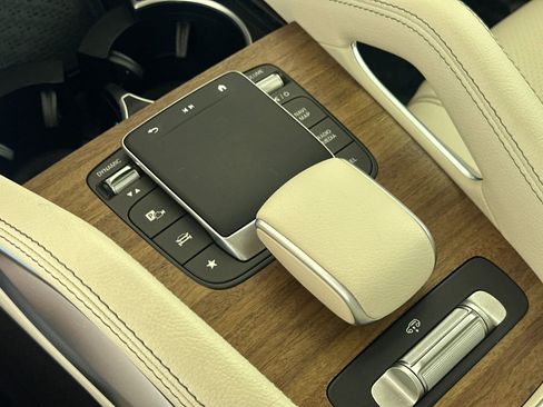 Certified 2024 Mercedes-Benz GLS 450 4MATIC image 33