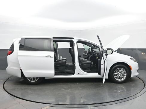New 2026 Chrysler Voyager LX image 57