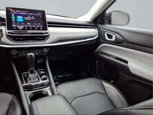 Used 2022 Jeep Compass Latitude image 10