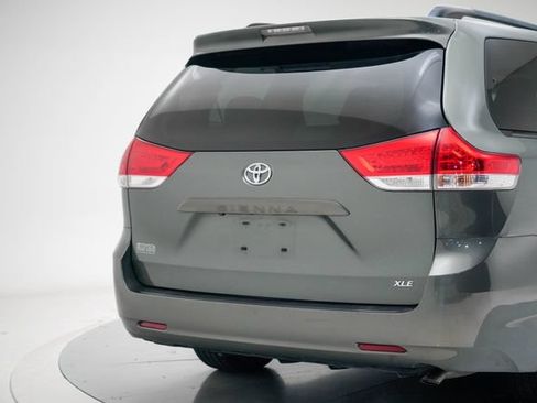 Used 2014 Toyota Sienna XLE FWD image 12