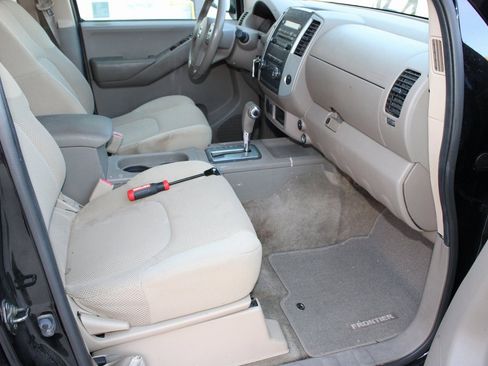 Used 2011 Nissan Frontier SV w/ SV Premium Utility Pkg image 15