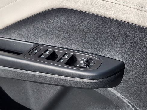 New 2026 Volkswagen Taos SEL image 4