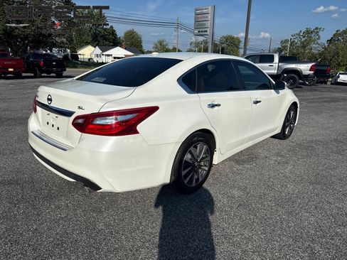 Used 2016 Nissan Altima 2.5 SL w/ Moonroof Package FWD image 6