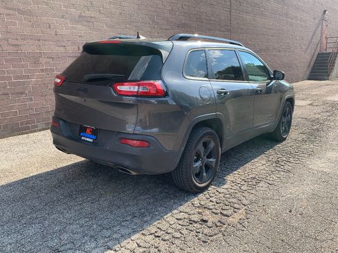 Used 2016 Jeep Cherokee Latitude w/ Comfort/Convenience Group AWD/4WD image 5