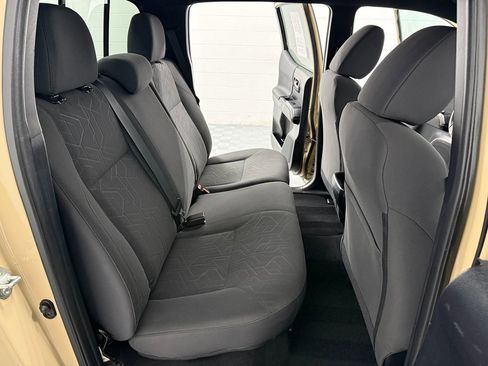 Used 2017 Toyota Tacoma TRD Off-Road image 12