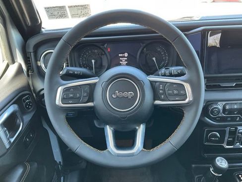 Used 2024 Jeep Wrangler Unlimited Sahara w/ Technology Group AWD/4WD image 3