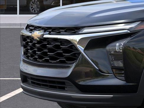 New 2025 Chevrolet Trax LT w/ Sunroof Package image 13