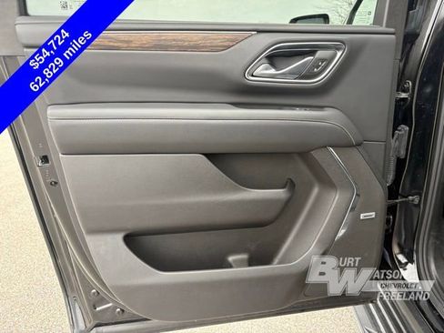 Used 2024 Chevrolet Suburban Premier w/ Premium Package 2 AWD/4WD image 28