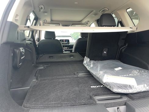 Used 2023 Nissan Rogue SL w/ SL Premium Package image 25