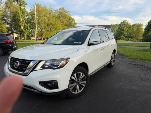 Used 2018 Nissan Pathfinder SV w/ SV Tech Package AWD/4WD image 2