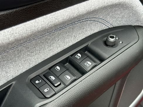 Used 2024 Jeep Compass Latitude image 8