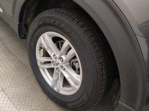 Used 2020 Ford Explorer XLT RWD image 31