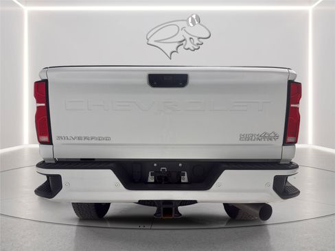 Used 2024 Chevrolet Silverado 2500 High Country w/ High Country Premium Package AWD/4WD image 5