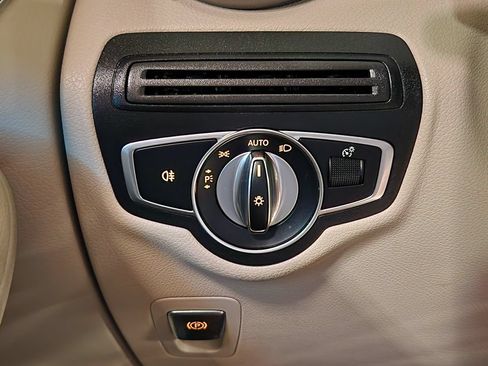 Used 2019 Mercedes-Benz GLC 300 image 40