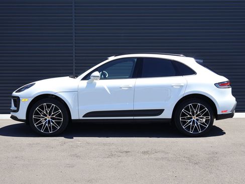Certified 2026 Porsche Macan AWD/4WD image 2