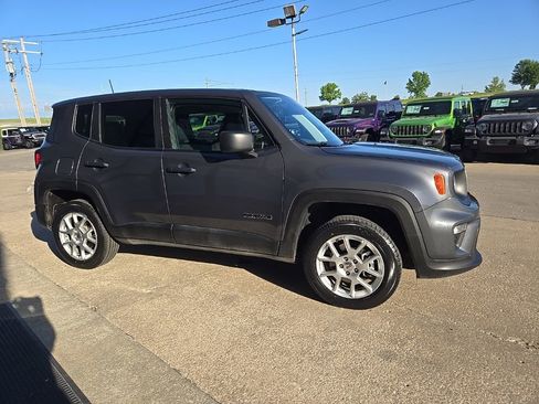 Used 2023 Jeep Renegade Latitude AWD/4WD image 10