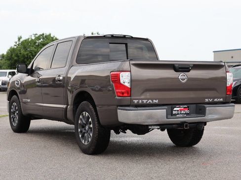 Used 2017 Nissan Titan SV AWD/4WD image 11