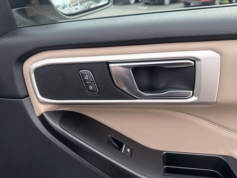 Used 2020 Ford Explorer XLT w/ Equipment Group 202A image 33