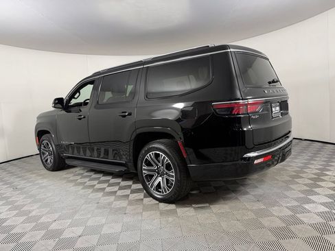 Used 2025 Jeep Wagoneer 4WD image 8