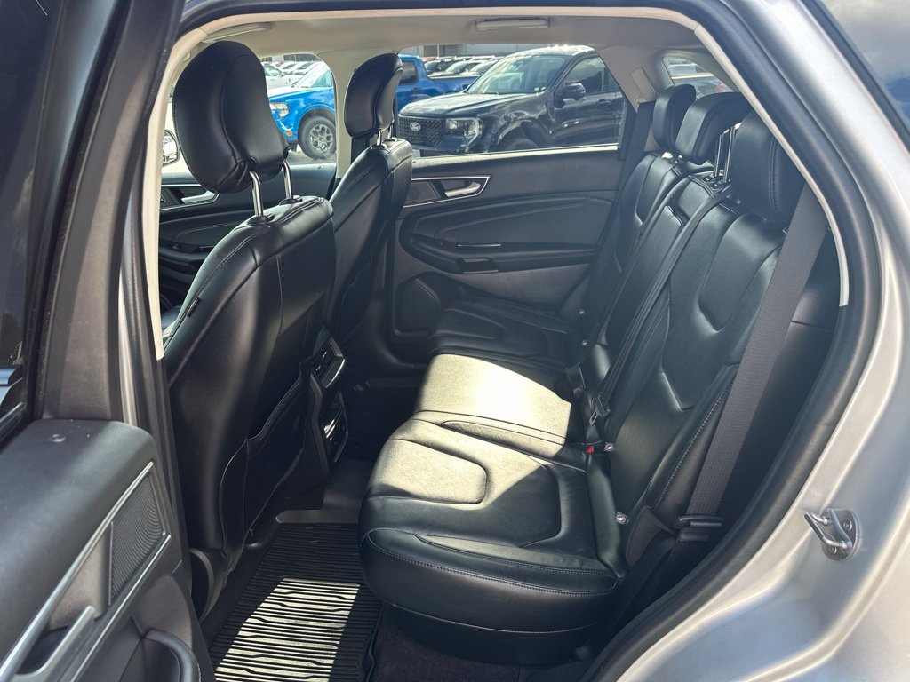 Used 2019 Ford Edge Titanium FWD image 11