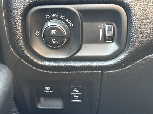 Used 2021 RAM 1500 Big Horn AWD/4WD image 32