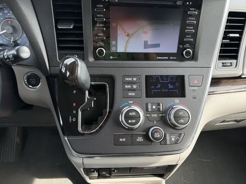 Used 2019 Toyota Sienna XLE Premium AWD/4WD image 22
