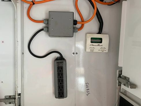 Used 2018 Ford E-350 and Econoline 350 Super Duty RWD image 33