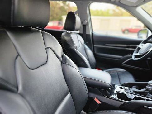 Used 2025 Kia Telluride S FWD image 14