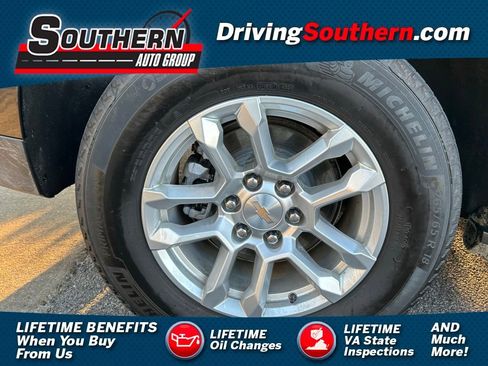Used 2025 Chevrolet Tahoe LT AWD/4WD image 1