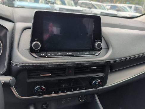 Used 2025 Nissan Rogue SV AWD/4WD image 8