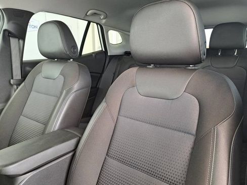 Used 2025 Chevrolet Trax LT FWD image 24