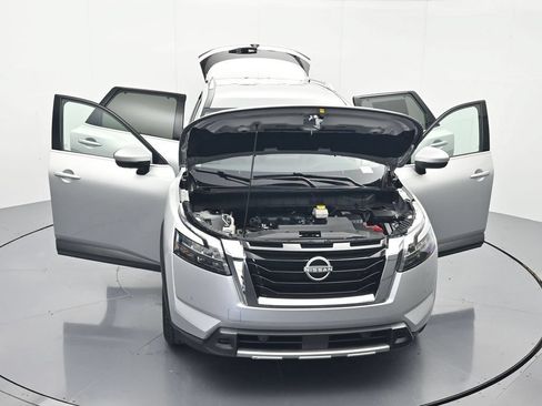 Certified 2025 Nissan Pathfinder SL FWD image 46