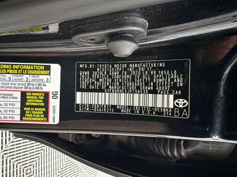 Used 2018 Toyota Corolla LE FWD image 30