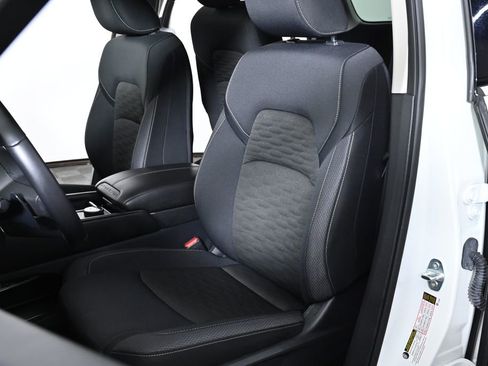 Used 2025 Nissan Pathfinder SV image 22