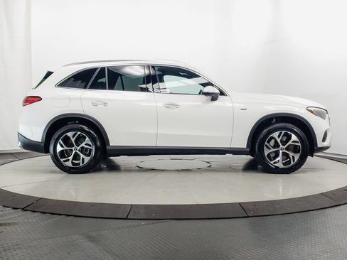 Used 2025 Mercedes-Benz GLC 350e 4MATIC image 29
