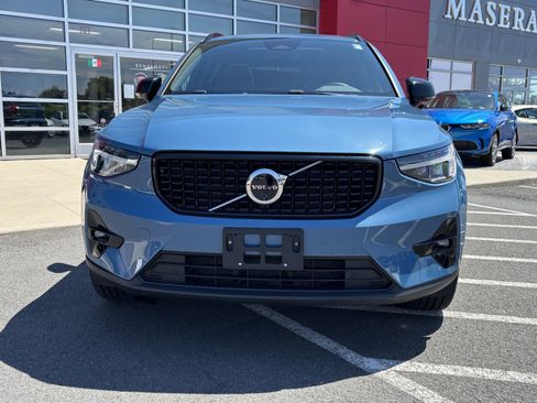 Used 2025 Volvo XC40 B5 Plus AWD/4WD image 13