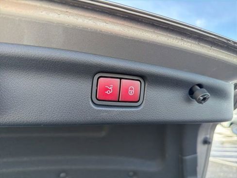 Used 2022 Mercedes-Benz C 300 4MATIC Sedan image 9