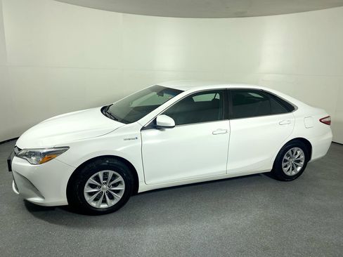 Used 2015 Toyota Camry LE image 22