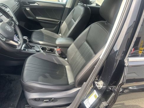 Used 2022 Volkswagen Tiguan SE w/ Panoramic Sunroof Package AWD/4WD image 13