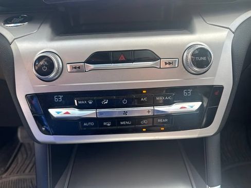 Used 2021 Ford Explorer XLT w/ Equipment Group 202A AWD/4WD image 19